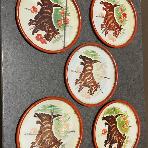 Vintage Set of 5 Aluminum Scottie dog coasters - Picture 2 of 4
